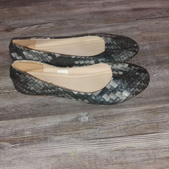 Cinak various shades of gray silver flats Sz 9 - Picture 5 of 7